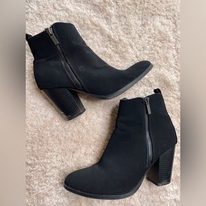 Black heeled boots